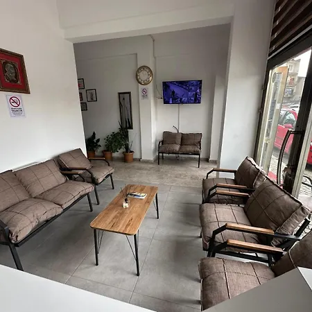 Ulus 10 فندق أديرني